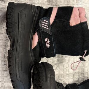 Totes Black and Pink Snow Boots